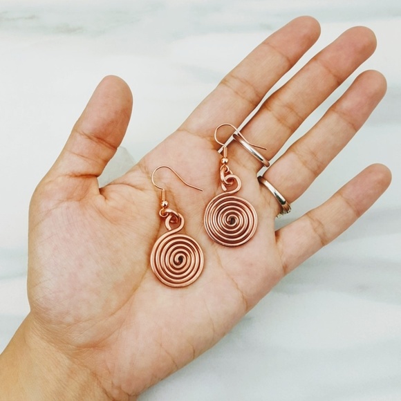 ❤️SOLD❤️ Copper Wire Swirly Circle Dangle Earrings - Picture 2 of 6